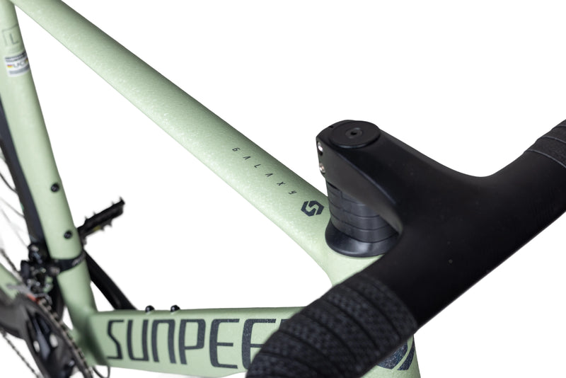 Load image into Gallery viewer, Sunpeed Galaxy 105 R7120 Road Bike 12 speed