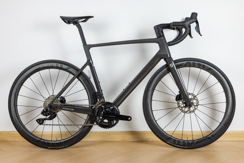 Load image into Gallery viewer, Focus Izalco Max 105 Di2 R7170 M size with Carbon Wheelset Warehouse Clearance