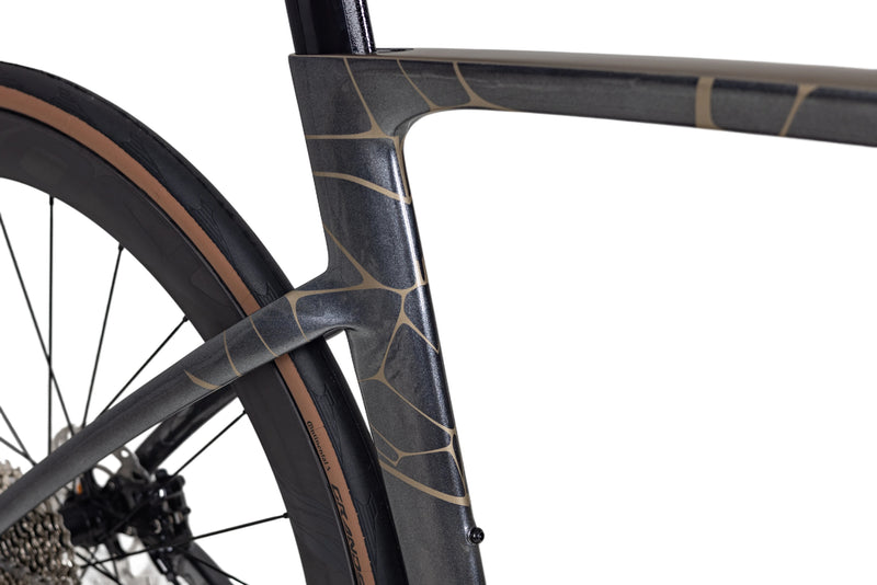 Load image into Gallery viewer, Kossea Pioneer SL 105 Di2 Carbon Road Bike with Carbon Wheels
