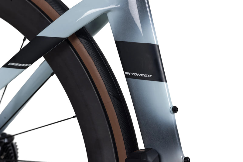 Load image into Gallery viewer, Kossea Pioneer SLR 105 Di2 Carbon Road Bike with Carbon Wheels
