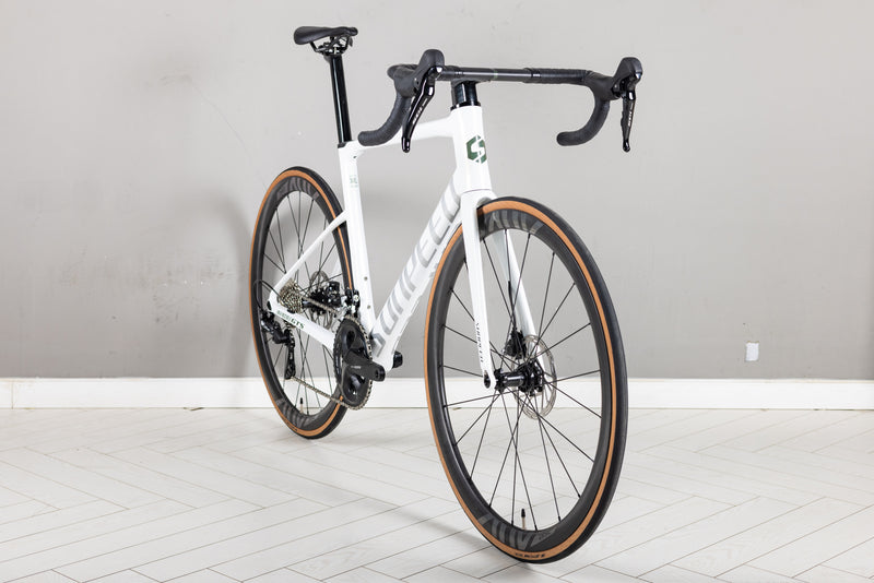 Load image into Gallery viewer, Sunpeed Invincible GTS Carbon Road Bike 105  with Carbon Wheel 11 Speed Warehouse Clearance
