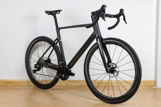 Focus Izalco Max 105 Di2 R7170  M size with Carbon Wheelset Warehouse Clearance