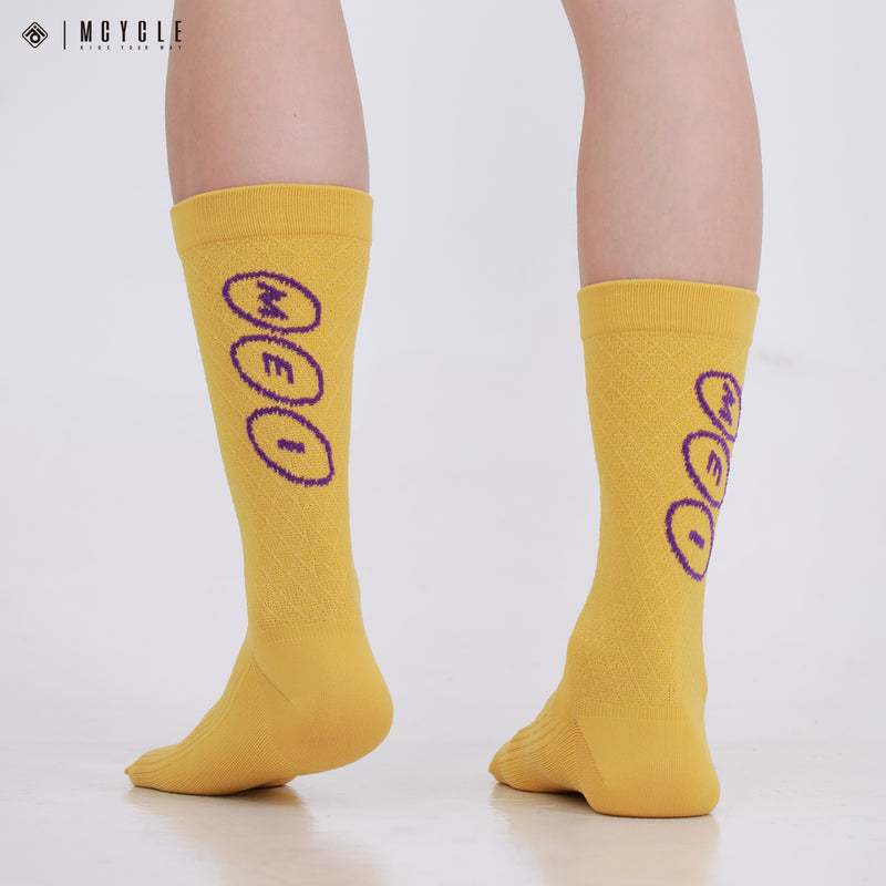 Load image into Gallery viewer, MCYCLE Unisex High-Elastic Athletic Knitted Cycling Socks - MP059 Dopamine Series
