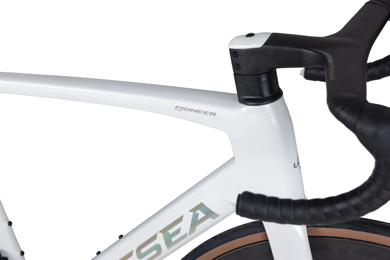 Load image into Gallery viewer, Kossea Pioneer SL 105 Di2 Carbon Road Bike with Carbon Wheels
