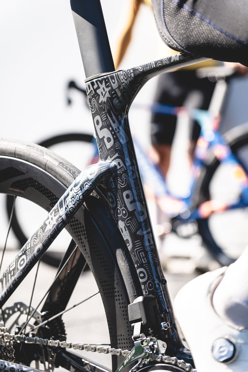 Load image into Gallery viewer, Bross Zenith 3 R7120 Road Bike with Carbon Wheelset
