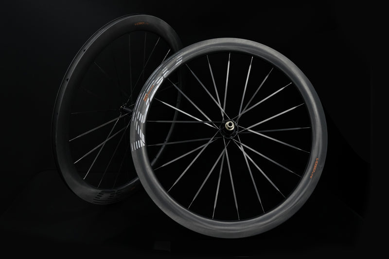 Load image into Gallery viewer, SCOM VOSO Lite Ultimate 50+ Carbon Spoke Road Bike Disc Brake Wheelset | Tubeless &amp; Clincher Compatible

