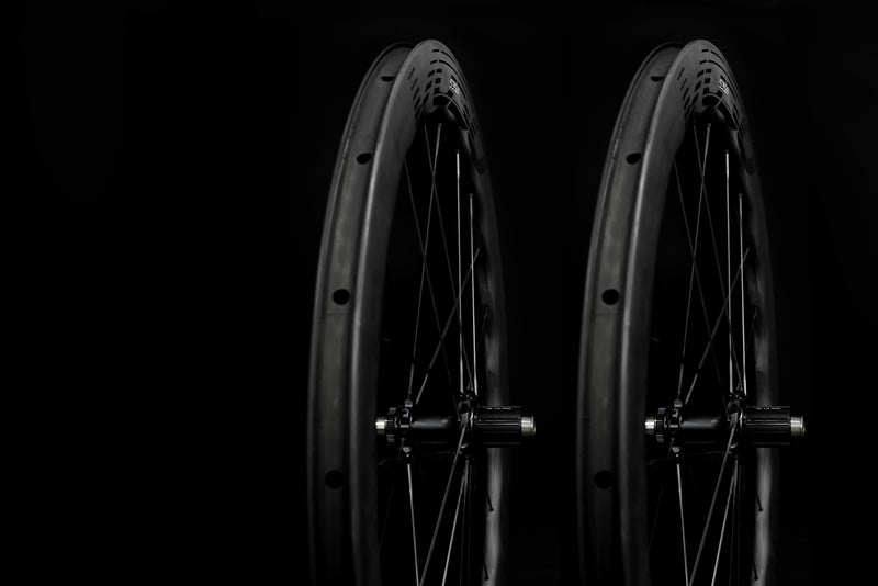 Load image into Gallery viewer, SCOM VOSO Lite Ultimate Undulating Carbon Road Bike Wheels Disc Brake Ceramic Bearings
