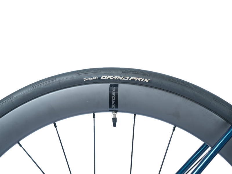 Load image into Gallery viewer, Bross Vagabond 5 plus 105 R7120 Carbon Endurance Road Bike with Carbon Wheels
