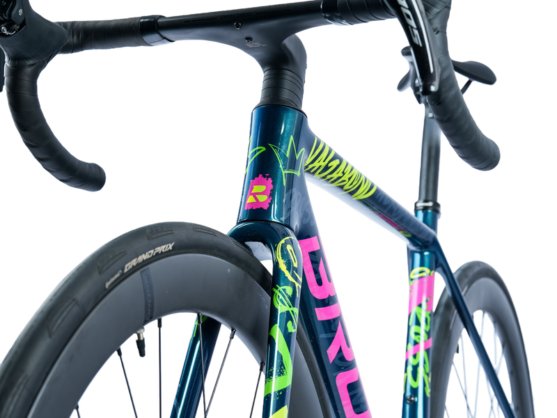 Load image into Gallery viewer, Bross Vagabond 5 plus 105 R7120 Carbon Endurance Road Bike with Carbon Wheels
