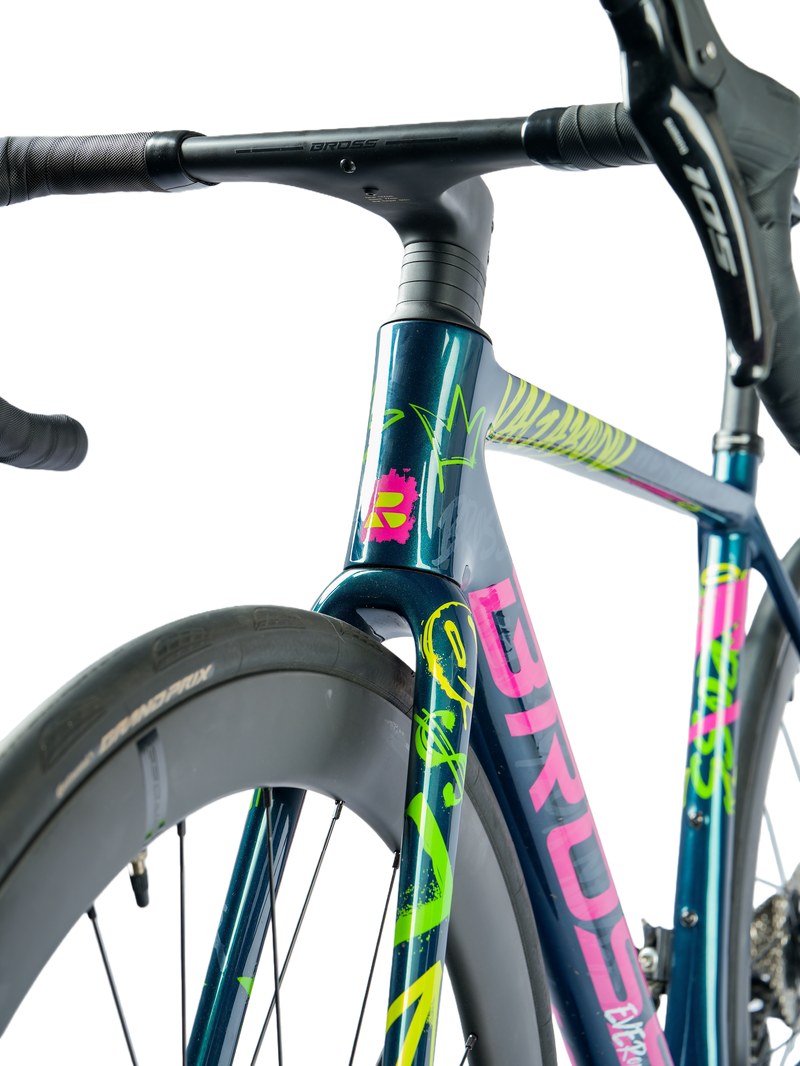 Load image into Gallery viewer, Bross Vagabond 5 plus 105 R7120 Carbon Endurance Road Bike with Carbon Wheels
