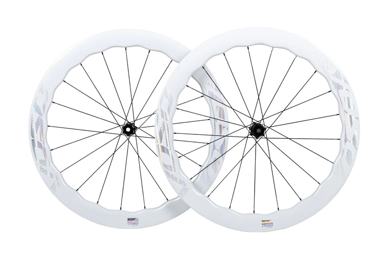 Load image into Gallery viewer, SCOM VOSO Lite Undulating Carbon Wheels Pearl White
