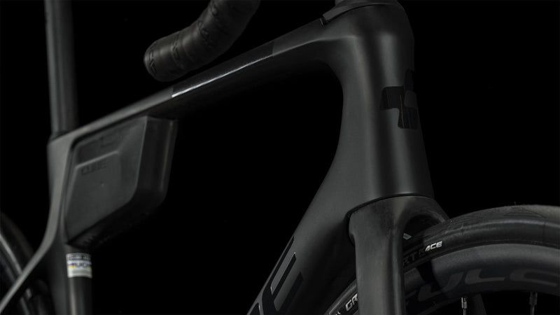 Load image into Gallery viewer, CUBE AGREE C:62 Race Ultegra Di2 Carbon´n´black 778200 with Carbon Wheelset
