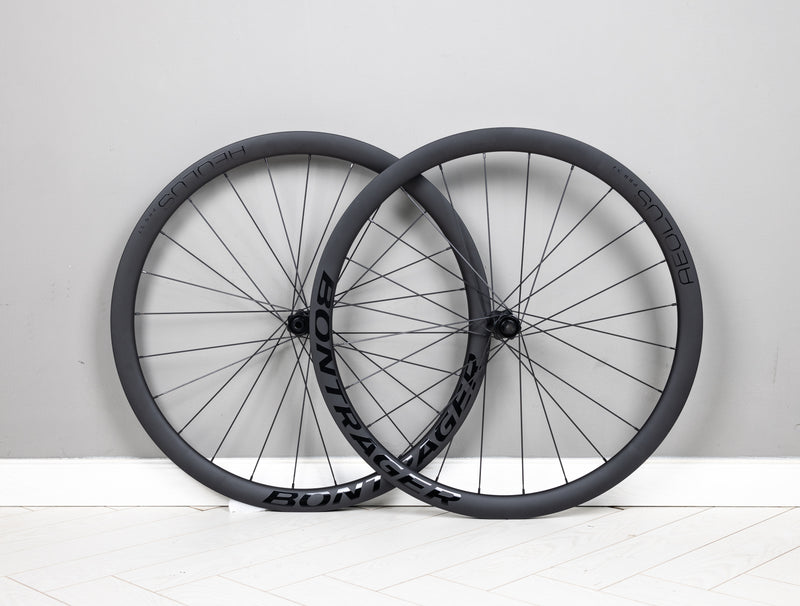 Load image into Gallery viewer, OEM Road Bike Carbon Wheels Bontrager Aeolus Pro Disc Brake with OEM Hub Wheelset
